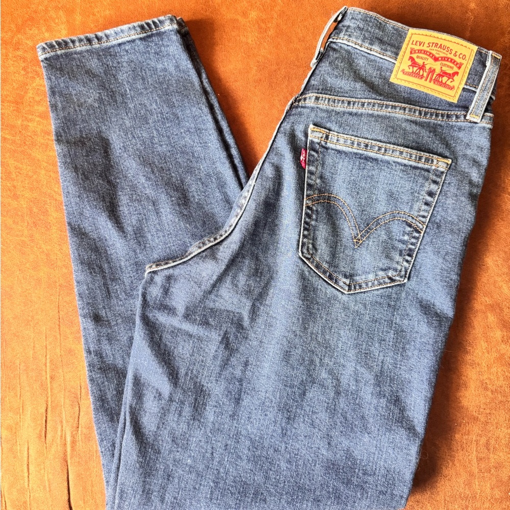 Levi's Women’s High Waisted Mom Jeans 28 x 29